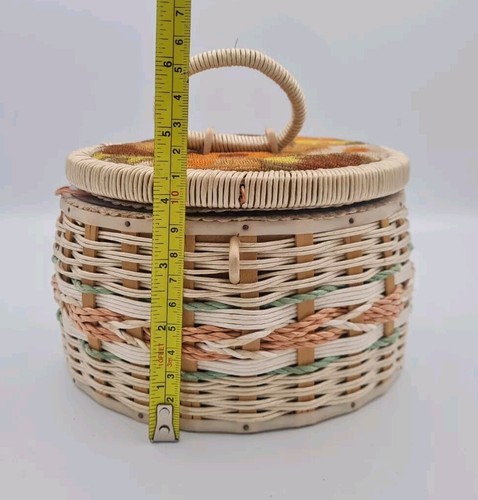 Vintage Round Sewing Wicker Basket With Flower Design On Lid Made In Japan - Picture 4 of 13
