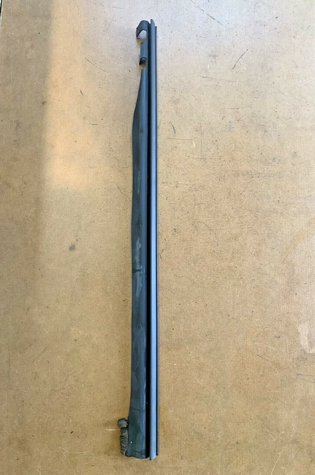 Внутреннее уплотнение уплотнительной полоски переднего левого окна для Land Rover Range Rover 1995-2002 годов выпуска от оригинального производителя - Изображение 4 из 4