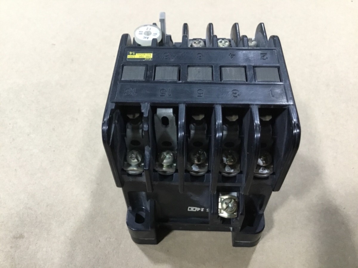 Fuji Electric SRC 3631-5-1/X Contactor 200/200-220V RCA3737 Fuji Electric SRC 3631-5-1/X Contactor 200/200-220V RCA3737