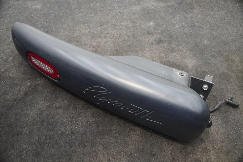 Parachoques trasero izquierdo del lado del conductor logotipo de Plymouth UW31DX9AA Chrysler Prowler 2001-02 Foto 2 de 4