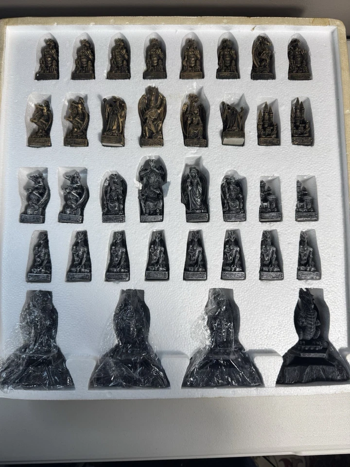Mystical Creations Dragon Chess Set Battle of the Dragon Realms Glass Mythical - Image 4 of 4
