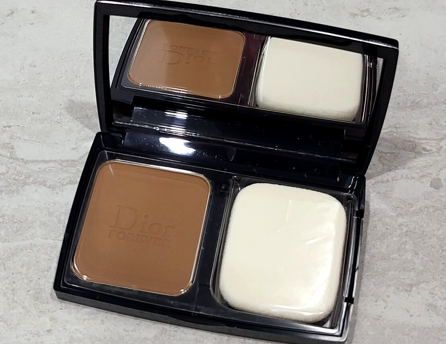 Dior Diorskin Forever Extreme Control Matte Powder in 070 Dark Brown-image