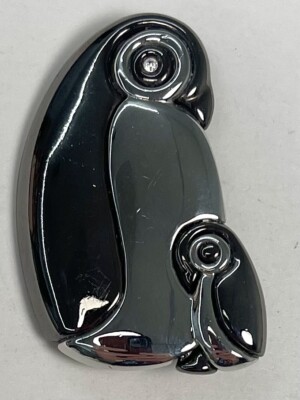 VTG LIZ CLAIBORNE 2'' Silvertone Two-Tone Penguin & Baby Chick BROOCH Pin Signed
