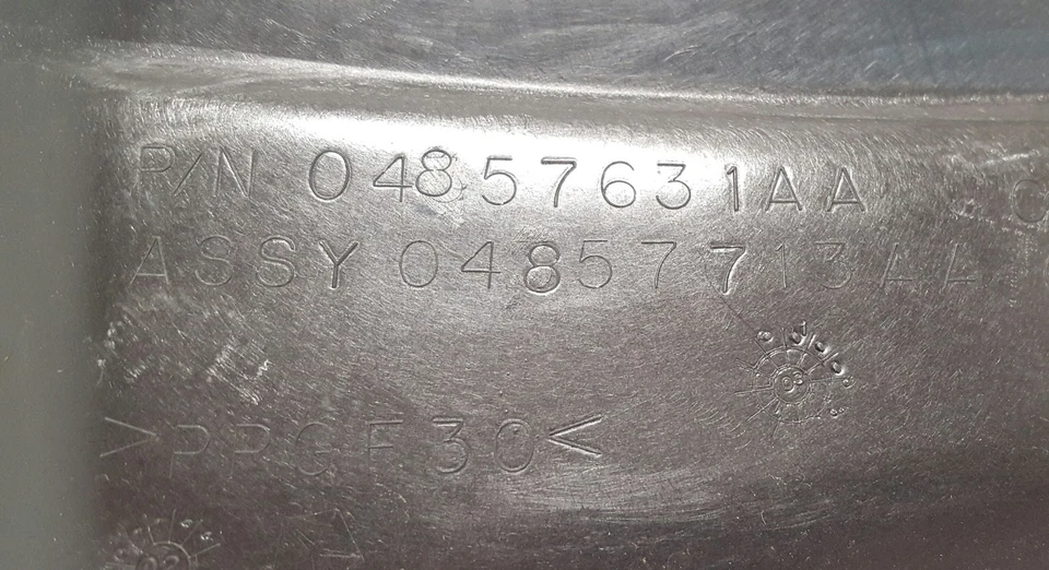 Nueva cubierta superior de soporte de núcleo de radiador OEM para Chrysler Pacifica 2004 2005 2006 Foto 3 de 3