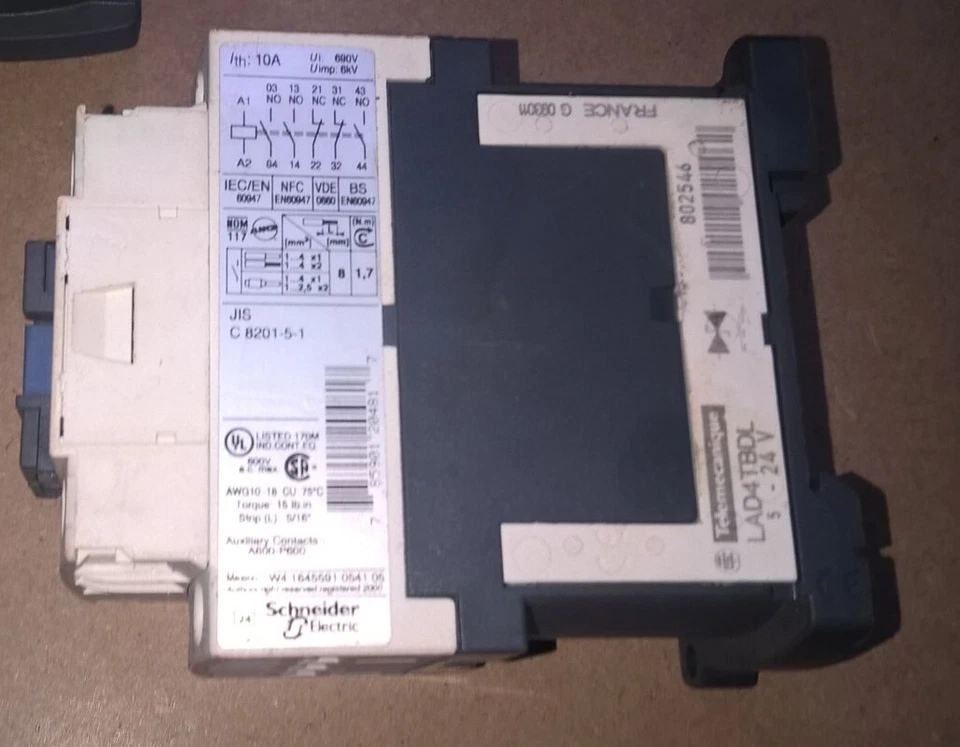 SCHNEIDER - CAD32 BD Contactor JIS-C8201-1-5-1 w/LAD4TBDL JISC8201151 电气式 — 第 2/3 张图片