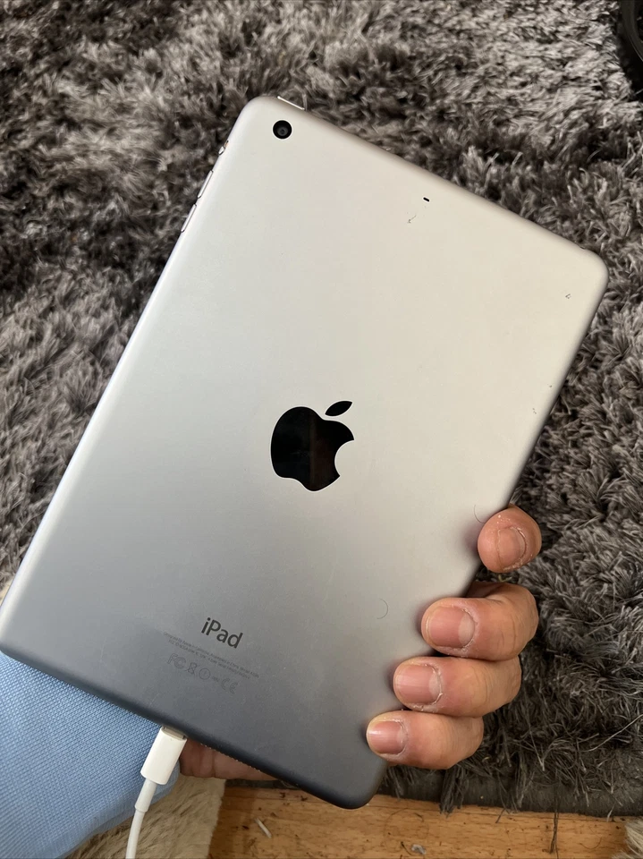 Apple iPad Mini 128Gb WiFi Unlocked 3rd Gen 2014  A1599  ( Faulty bio) - Image 4 of 4