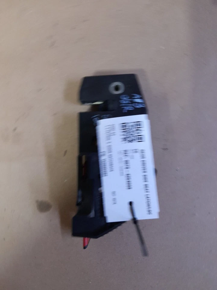 AUDI A3 2003-2012 REAR DRIVER SIDE SEAT LATCH/LOCK  - image 3 of 4