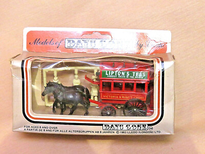  LLEDO DAYS GONE DG4. LIPTONS TEA. VICTORIA AND KINGS CROSS.+ FIGURES. 1983 BOX.