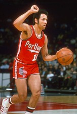 Lenny Wilkens Portland Trail Blazers dribbles the ball up court ag- Old Photo