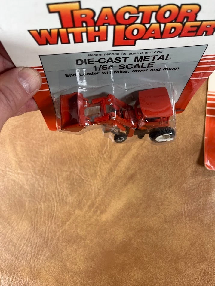 Deutz-Allis Tractor with Loader 1:64 1986 Ertl #1226 New In Package - Image 3 of 4