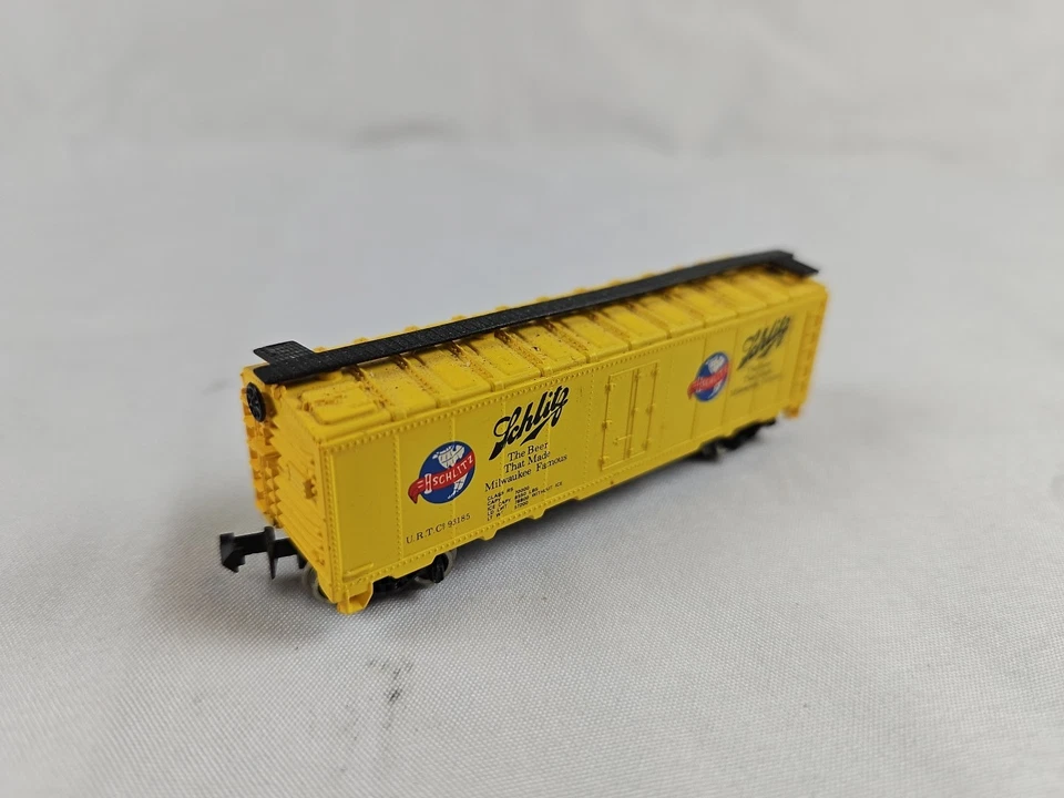 N Scale Model Power 3727 URTC Schlitz Beer Refrigerator Car #93185 - Image 4 of 4