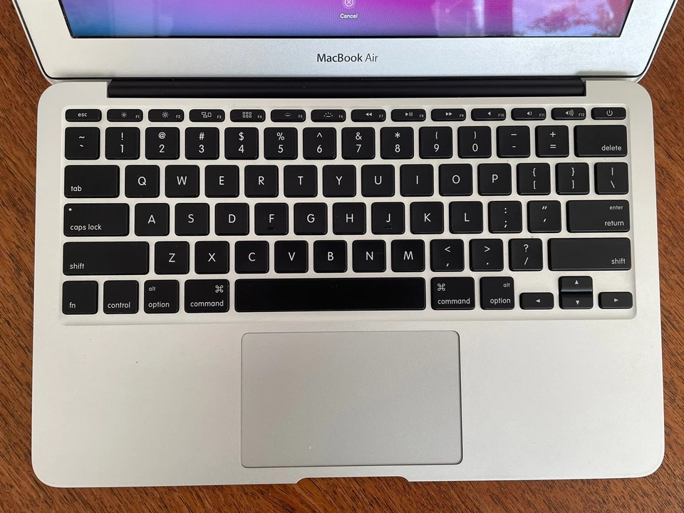 Apple MacBook Air 11" 2013 · i5 · 4GB · 250GB, photo 2 of 5
