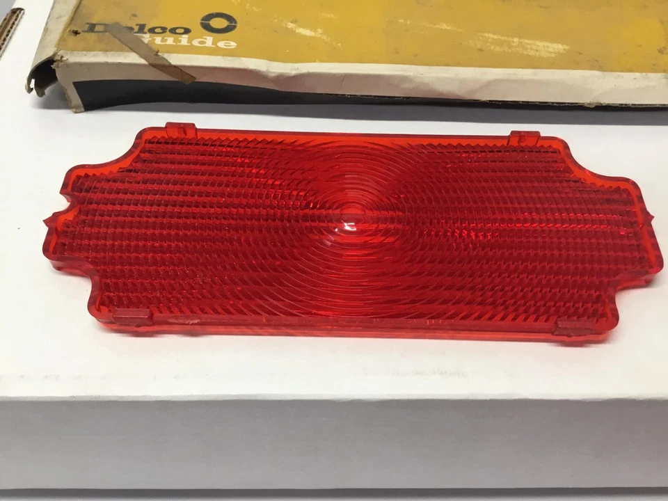 Lente de lámpara trasera y tope interior inferior manual NOS GM Oldsmobile 1970 F85/Cutlass R-L Foto 4 de 4