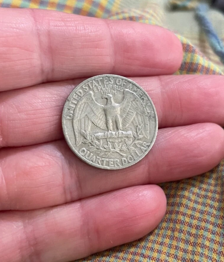 1969Liberty Quarter Dollar US Coin No Mint ERROR Rare Good Condition Mint error - Image 2 of 4