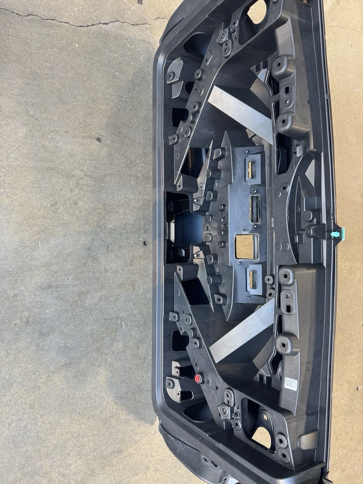 2021 - 2025 TOYOTA SIENNA REAR LIFTGATE TAILGATE SHELL - Image 3 of 4