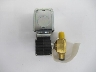 Sporlan Type XSB, 1/4'' Tube x 1/4'' SAE Flare, 24 VAC Solenoid Valve