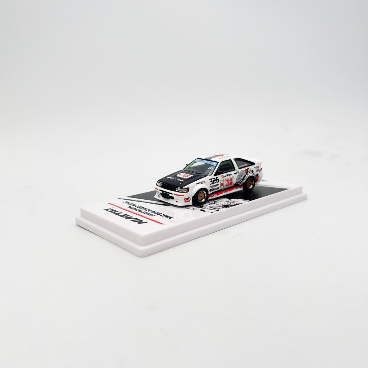 INNO64 1:64 Toyota Corolla AE86 Lievin 
