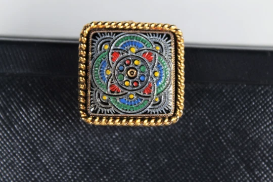 Винтажная темно-синяя сумочка 1950-х из искусственной кожи с защелкой в стиле ар-деко и металлической цепочкой - Изображение 4 из 4