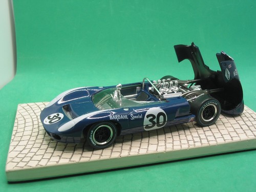 SLOTER 9518 LOLA T70 SPYDER BRIDGEHAMPTON 1966 1/32 SLOT CAR ON PLINTH IN TIN - 第 1/6 張圖片