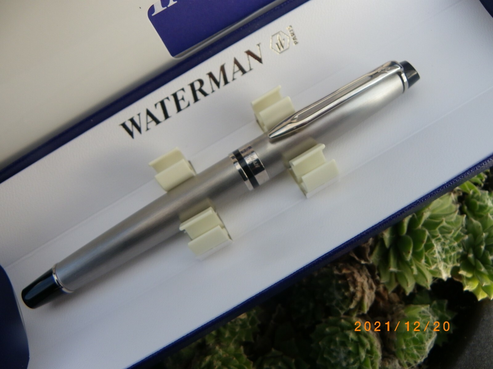 Stylo plume Waterman Expert gris métal pour sublimer vos notes de réunion au bureau