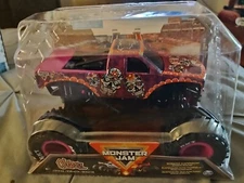 2022 Spinmaster Monster Jam Monster Truck CalaVera 1:24 scale