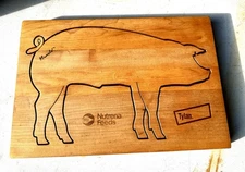 Vintage Cargill Nutrena Feeds Arnold the Pig Wood Cutting Board Elanco Tylan