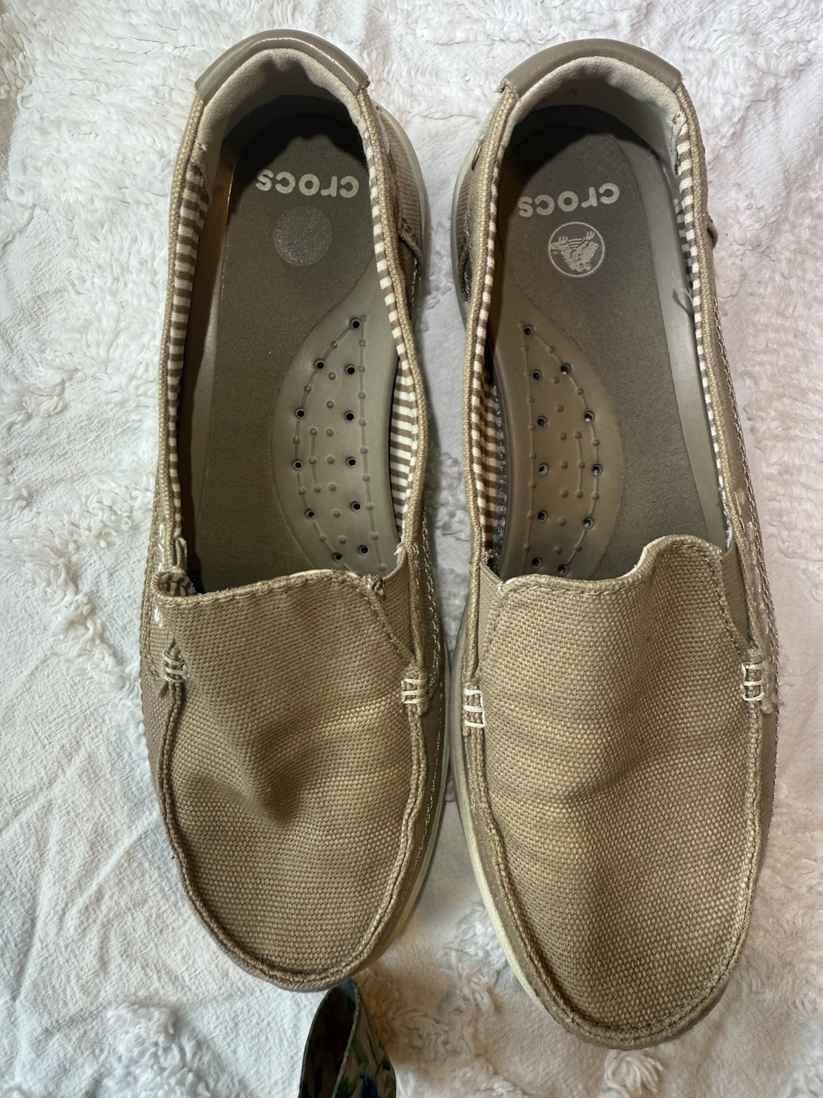 Crocs Walu Canvas Slip-On Loafers for Women Size 7 in Light Brown Khaki