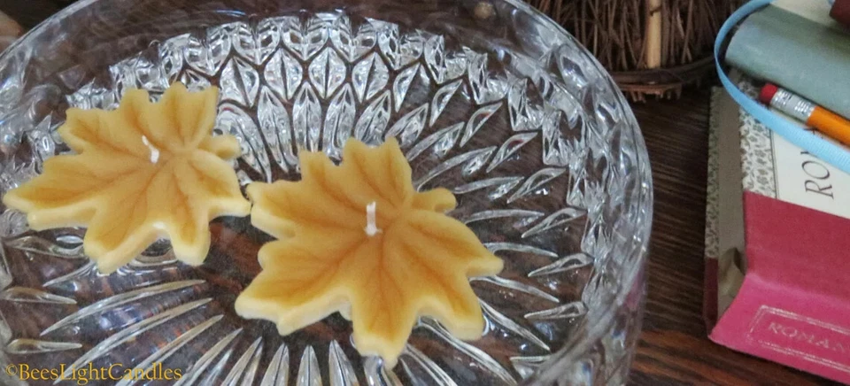 Velas flotantes de cera de abejas de hoja de arce / caída de cera de abejas natural / flota en agua 🐝 Foto 2 de 3