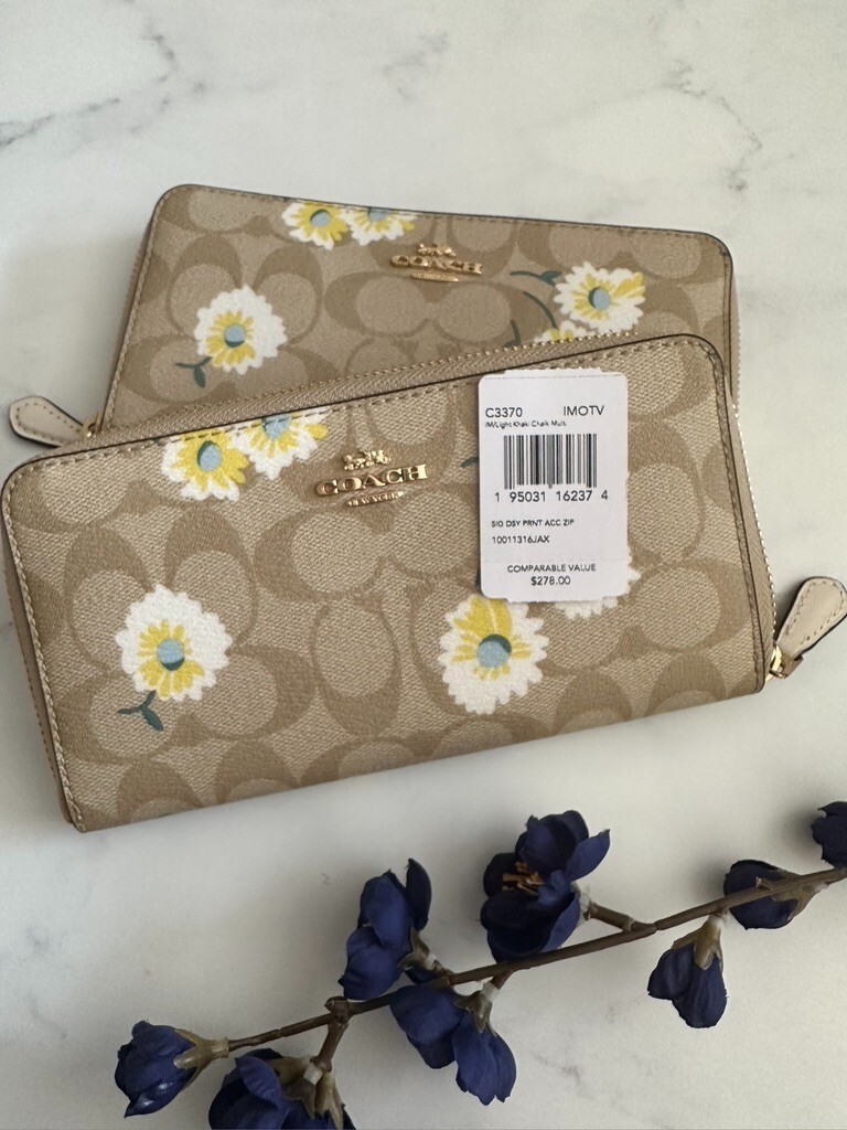 NWT Coach Accordion Zip Wallet in Signature Coated Canvas with