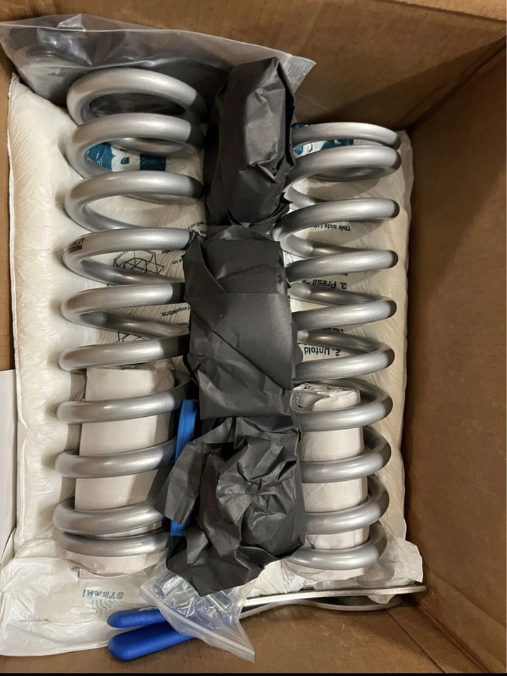 Peak Adjustable 02” DSSV Lift Kit & Eibach Springs Chevy Colorado ZR2