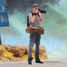 1:18 M&auml;nnliches Fotografenmodell, Miniaturfigur mit Kamera f&uuml;r
