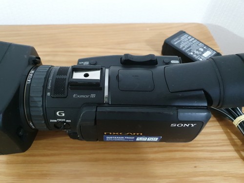 Sony HXR-NX70E Digital HD Camera Recorder Camcorder, LCD BROKEN - Picture 2 of 13