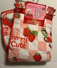 STRAWBERRY SHORTCAKE TWIN QUILTED BLANKET DOUBLE SIDED 68 x 86 NEW FAST SHIP