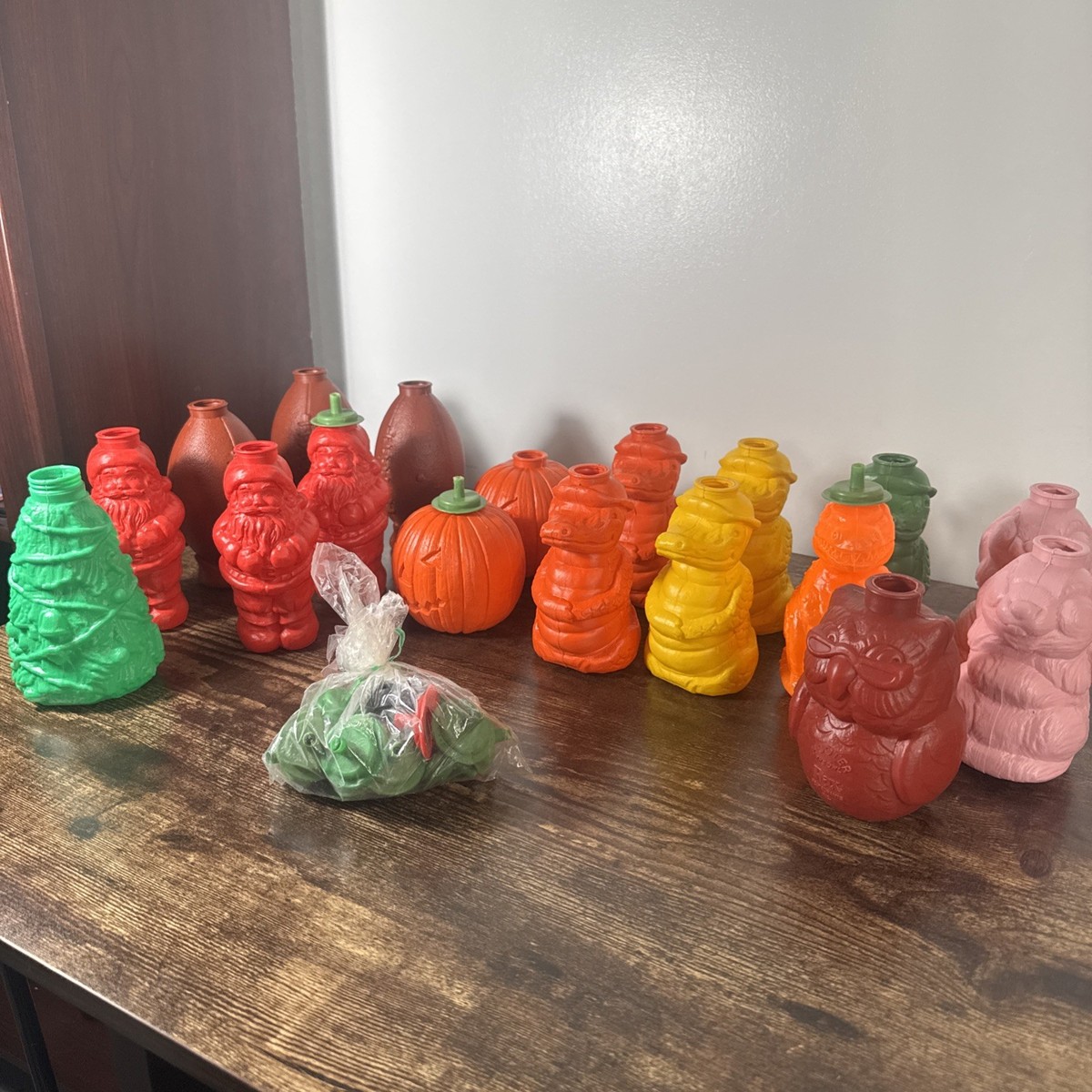 Vintage Plastic Novelty Cups Rax Restaurants Lot of 18 Assorted