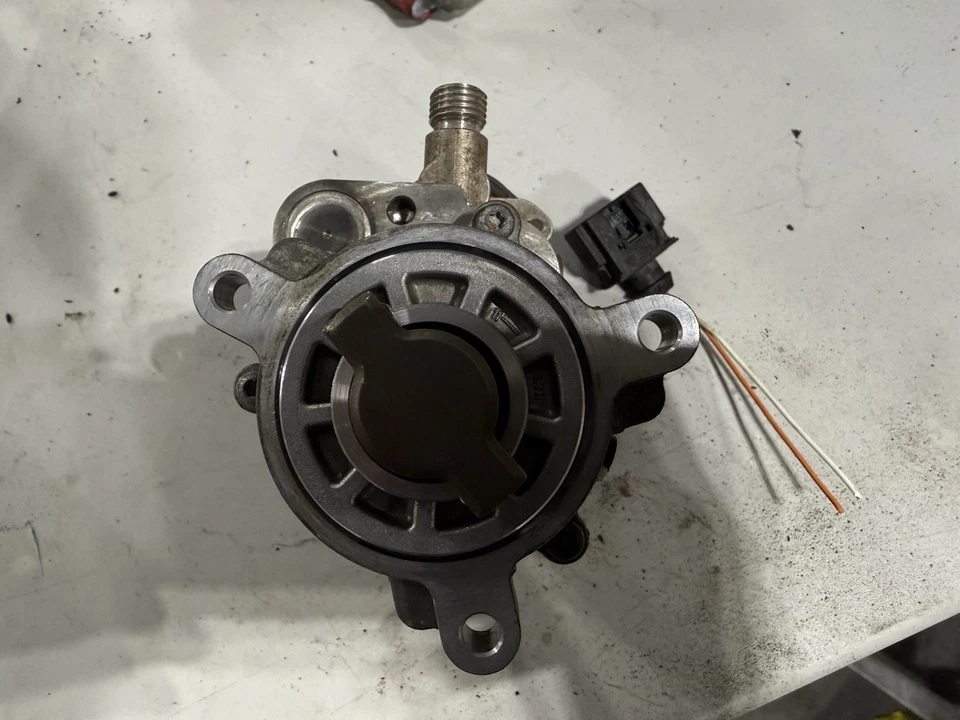 2007 - 2013 BMW E60 135i 335i 535i X5 Z4 N54 N55 High Pressure Fuel Pump 7613933 Foto 2 de 4