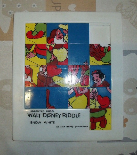 PUZZLE LABERINTO "WALT DISNEY RIDDLE" DE SNOW WHITE AÑOS 70