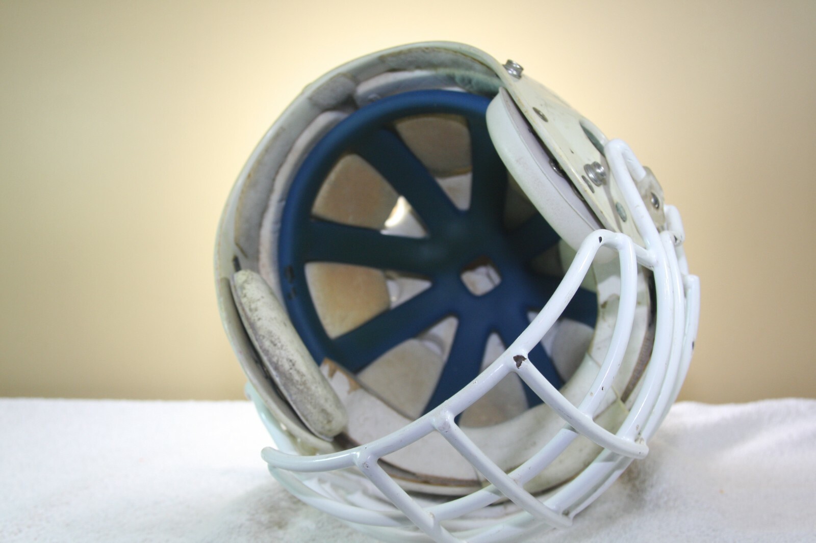 Vtg Original Youth Game Used Worn Schutt BIKE AiR IV Football Helmet White 115
