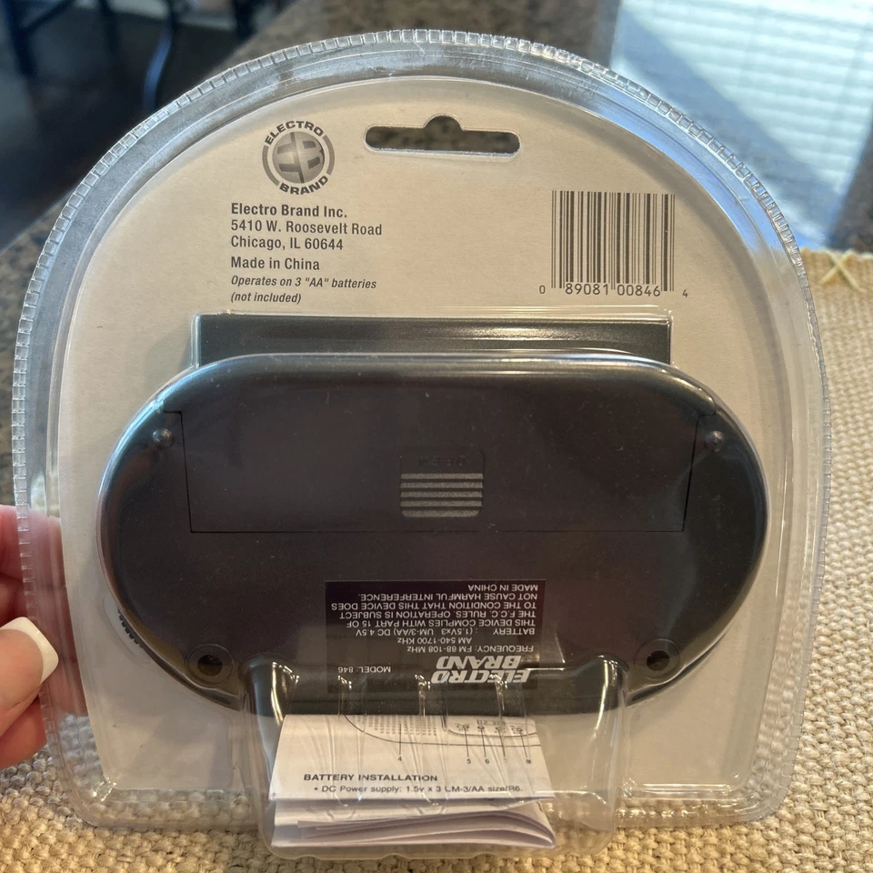 Vintage New Electro Brand AM/FM Alarm Clock Radio Model 846 Takes 3 AA Batteries - Image 4 of 4