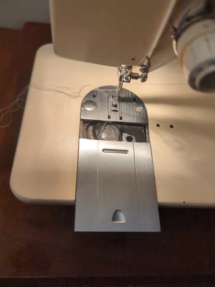 1960s Singer Fashion Mate 288 Sewing Machine Made in France Works Read Descript - Image 2 of 4