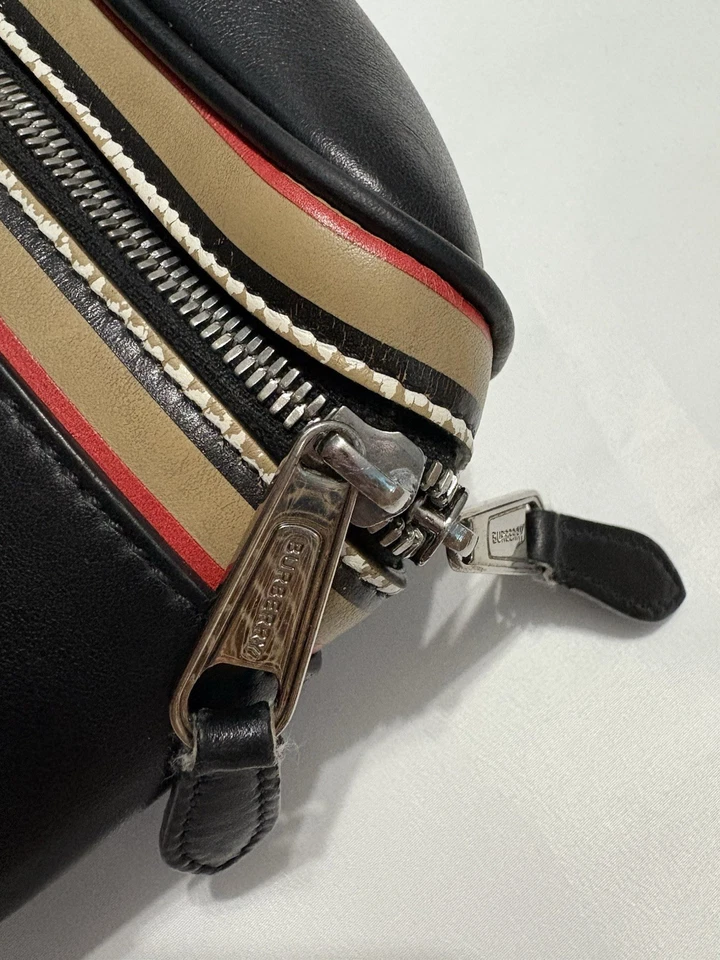 Bolsa de cinto cubo de couro listrada ícone preta BURBERRY - Imagem 4 de 4