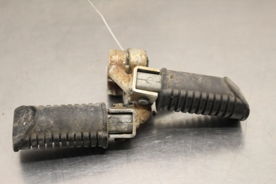 1982 Suzuki GS1100GL APOIO PARA OS PÉS DIANTEIRO PINOS CONJUNTO DE DEGRAUS PAR C400 - Imagem 2 de 4