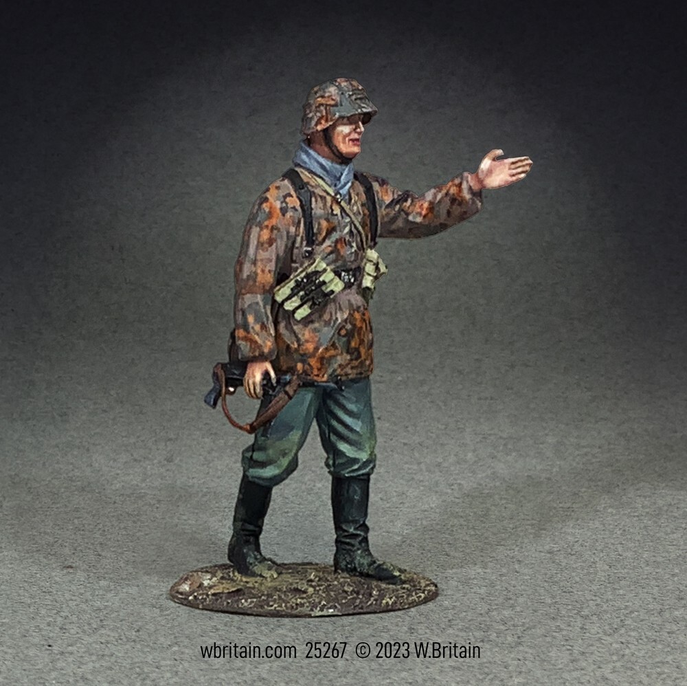 BRITAINS SOLDIERS WWII 25267 - German Waffen Grenadier Directing Movement