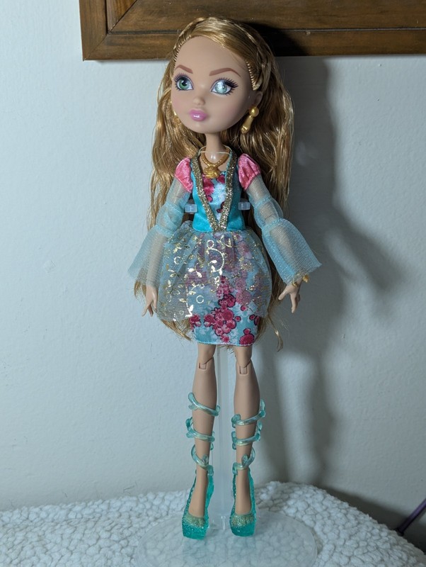 Ever After High Ashlynn Ella Fashion Doll