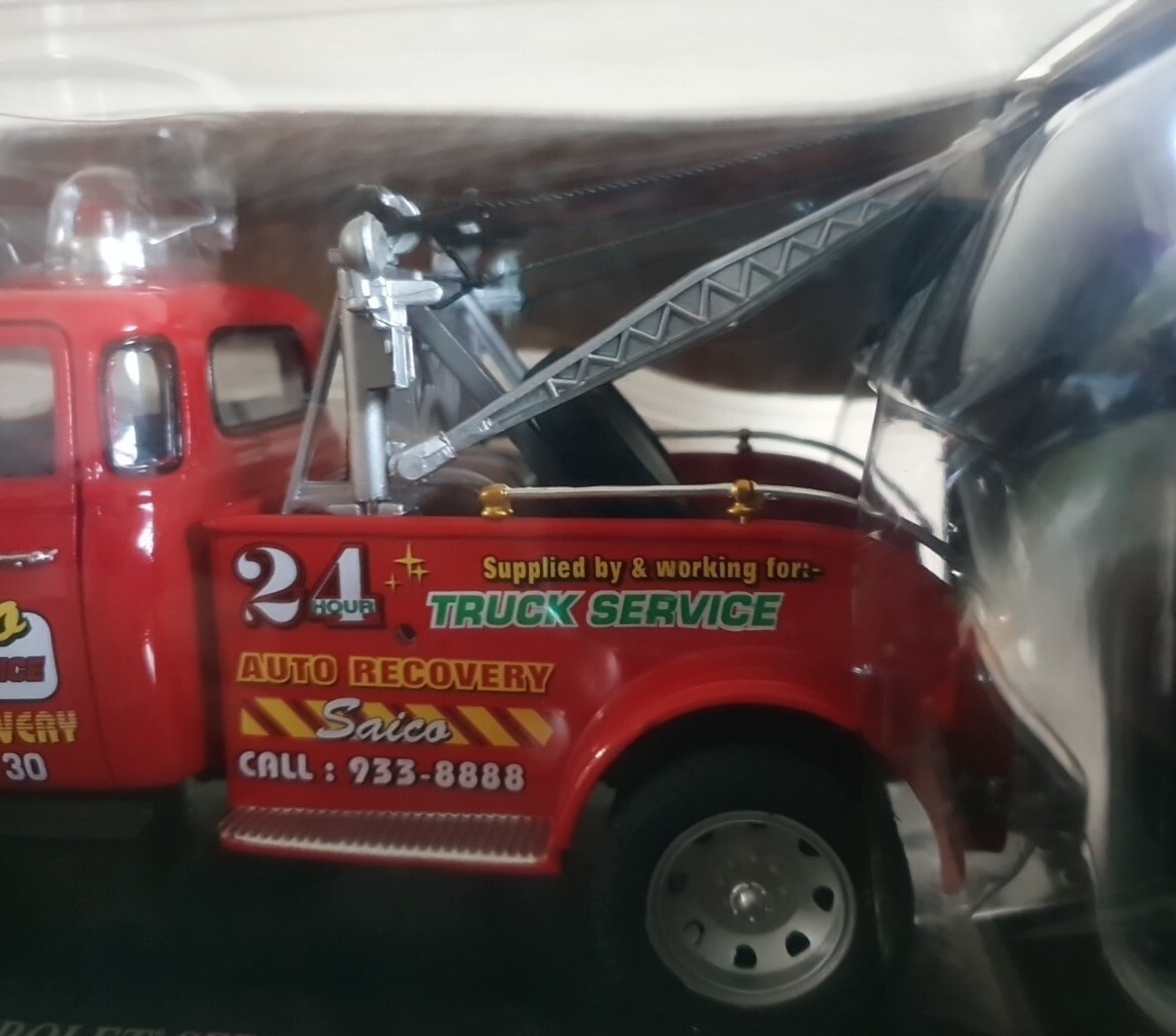Saico 1953 Chevrolet Series 3800 Wrecker Truck Cab 1:24 Scale