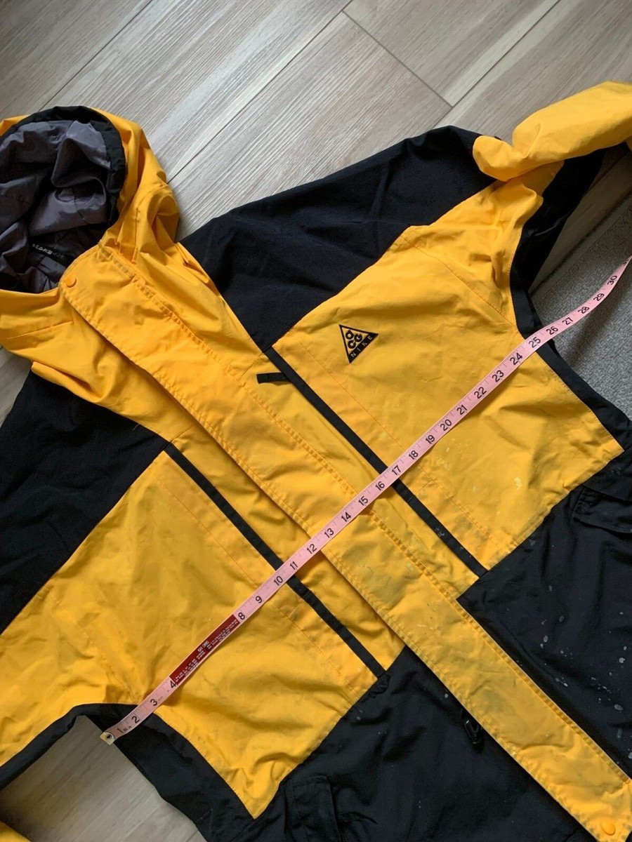 vintage 90s NIKE ACG Winter Jacket, size MEDIUM Embroidered vintage 90s NIKE ACG Winter Jacket, size MEDIUM Embroidered