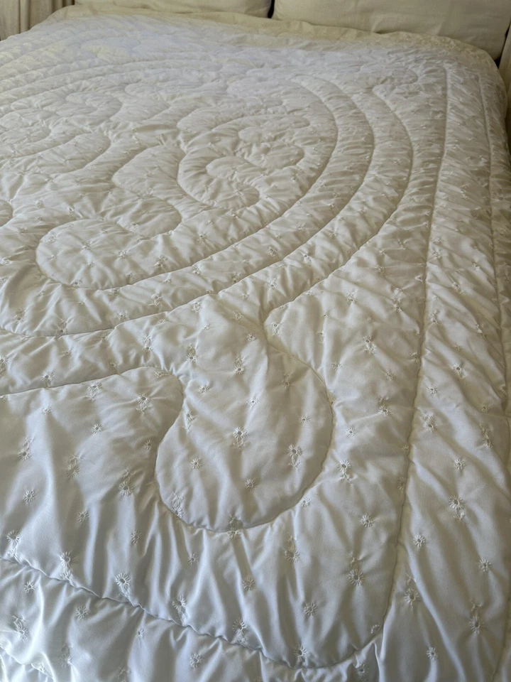 "Edredón doble JC Penney blanco ojales bordado margarita vintage 85x65""" Foto 3 de 4