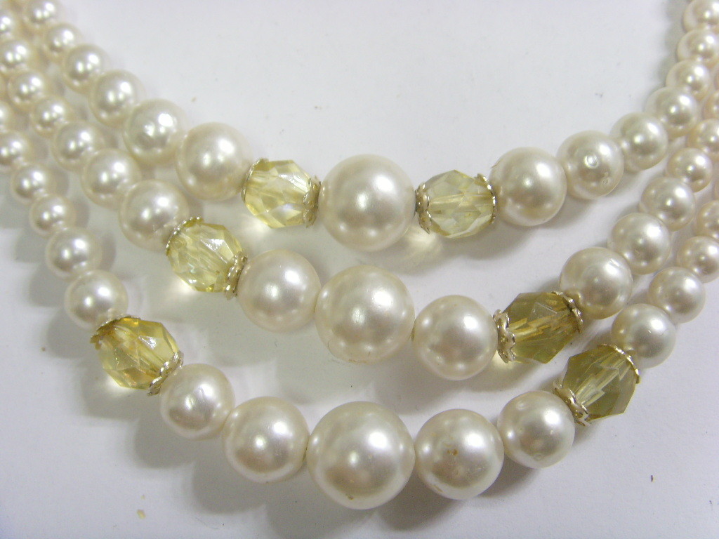 ファッション雑貨・小物その他 Triple Pearl Strand Neckace Capucine De Wulf Jewelry ~ Berry ~ Pearl ~ Bead Triple