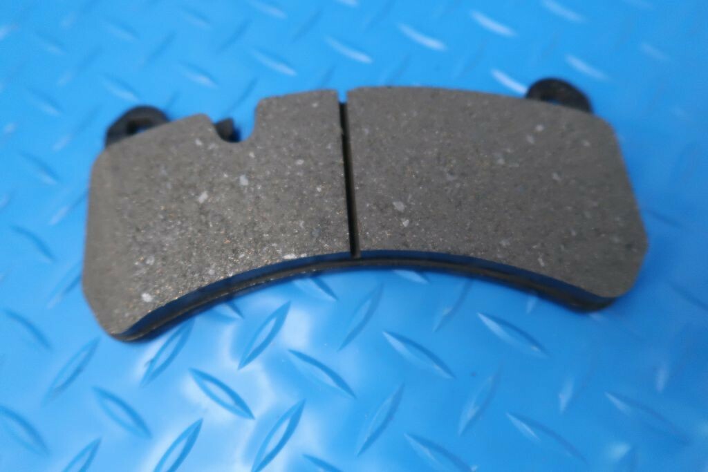 Maserati Ghibli Quattroporte front brake pads rotors service kit #9282