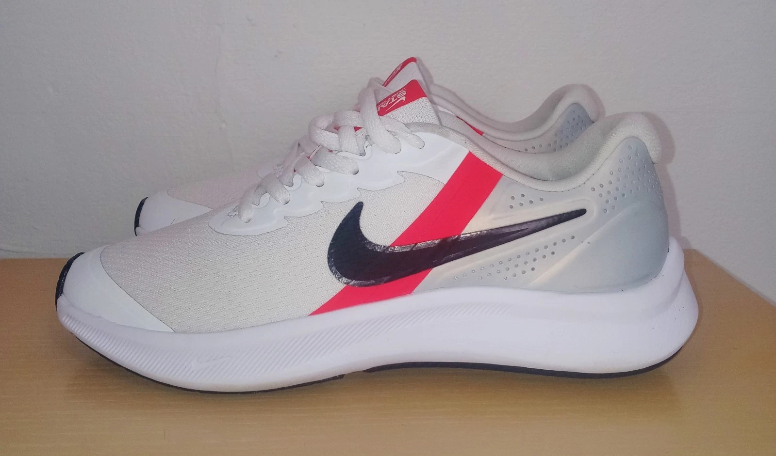 Scarpe da corsa Nike Star Runner taglia 4 5Y donna 6 bianco grigio rosa sneaker atletica