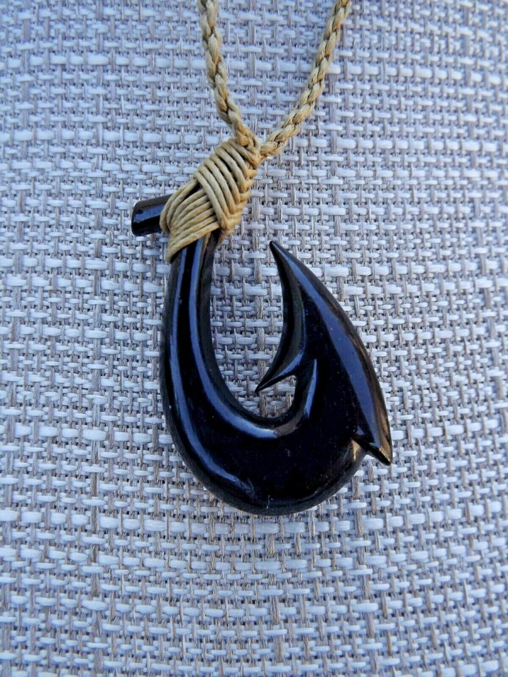 Gargantilla gancho hueso búfalo hawaiano negro gancho pez collar maorí Hei Matau Foto 3 de 4